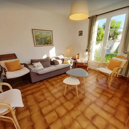 Maison De 3 Chambres Avec Jardin Clos Et Wifi A Martin De Re * Сен-Мартен-де-Ре