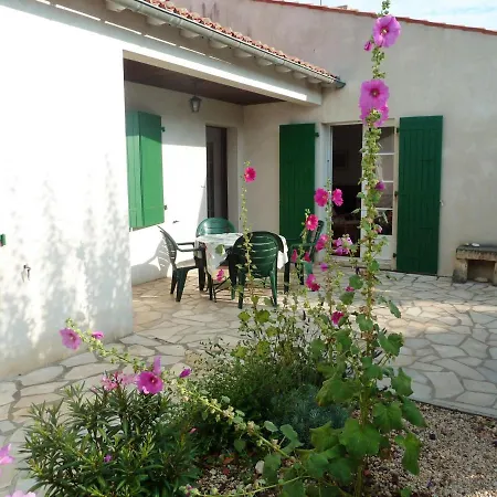 Maison De 3 Chambres Avec Jardin Clos Et Wifi A Martin De Re * Сен-Мартен-де-Ре