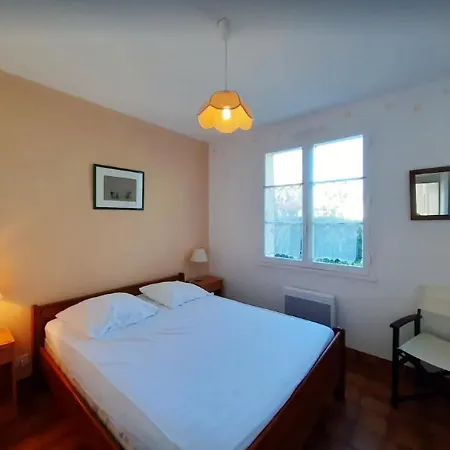 Maison De 3 Chambres Avec Jardin Clos Et Wifi A Martin De Re * Сен-Мартен-де-Ре